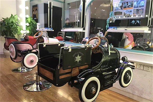 棒棒糖儿童理发